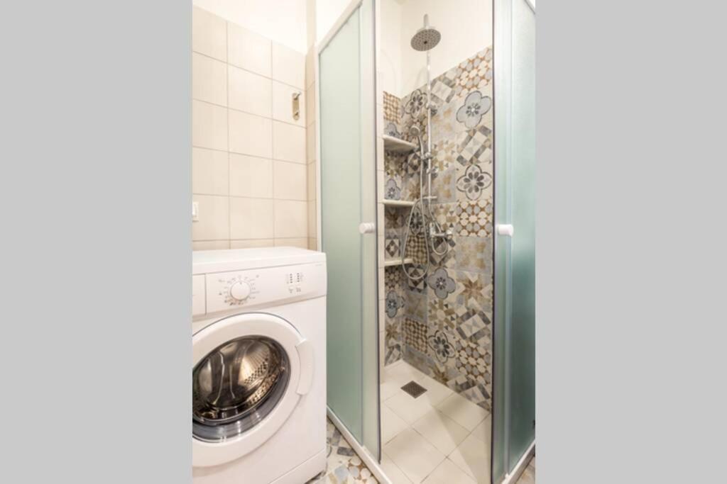 Neoclassical Flat With 2 Bedrooms In Pire Dış mekan fotoğraf