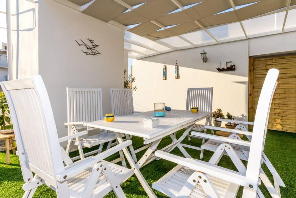 Neoclassical Flat With 2 Bedrooms In Pire Dış mekan fotoğraf