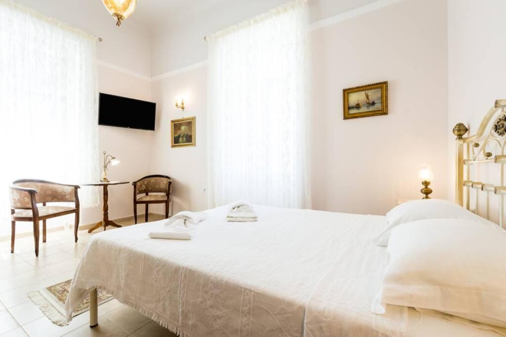 Neoclassical Flat With 2 Bedrooms In Pire Dış mekan fotoğraf