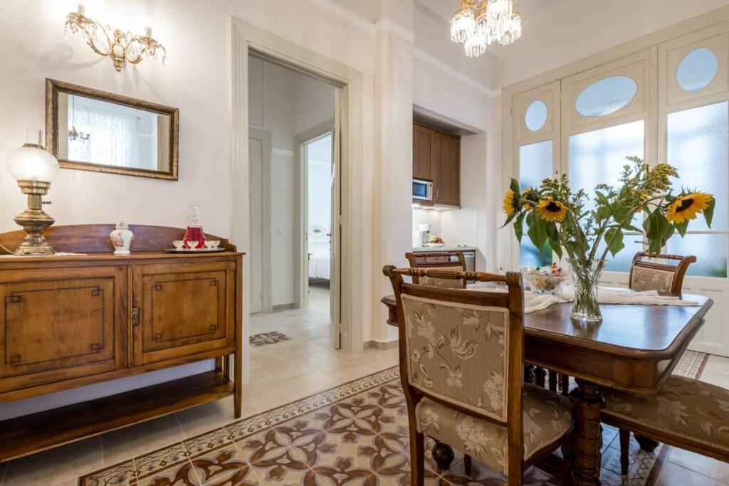 Neoclassical Flat With 2 Bedrooms In Pire Dış mekan fotoğraf