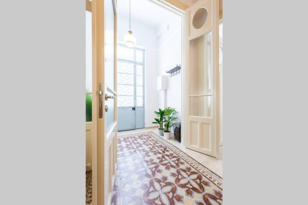 Neoclassical Flat With 2 Bedrooms In Pire Dış mekan fotoğraf