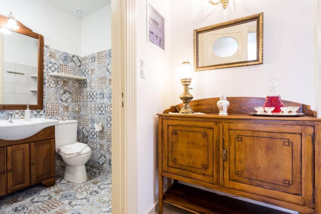Neoclassical Flat With 2 Bedrooms In Pire Dış mekan fotoğraf