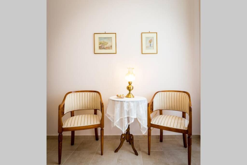 Neoclassical Flat With 2 Bedrooms In Pire Dış mekan fotoğraf