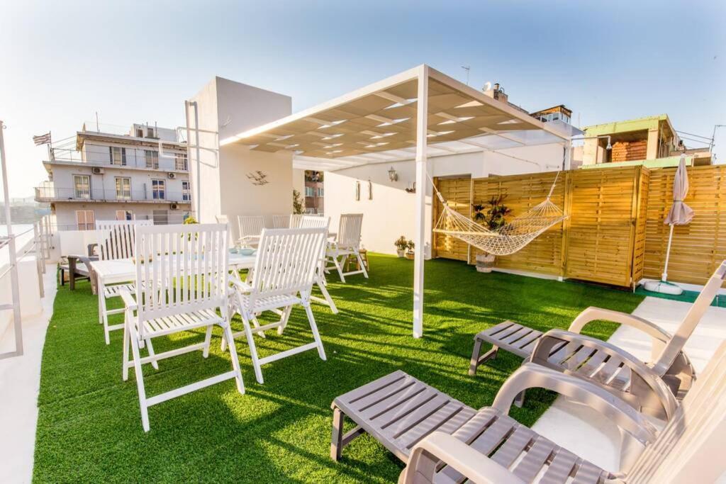 Neoclassical Flat With 2 Bedrooms In Pire Dış mekan fotoğraf