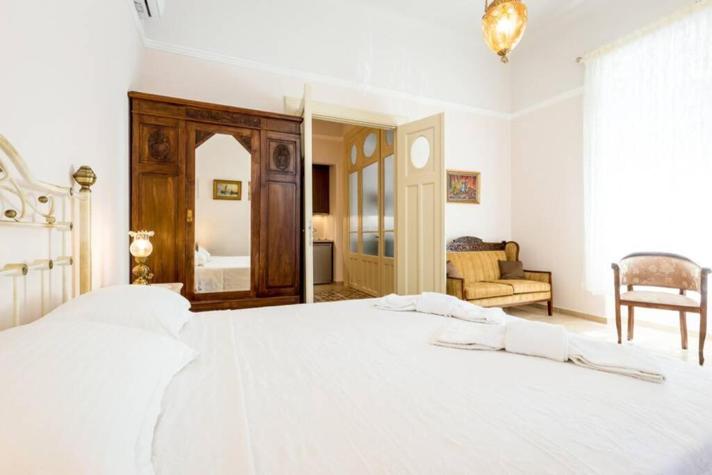 Neoclassical Flat With 2 Bedrooms In Pire Dış mekan fotoğraf