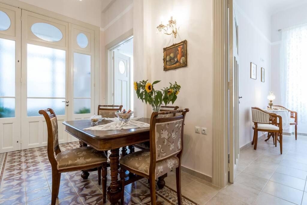 Neoclassical Flat With 2 Bedrooms In Pire Dış mekan fotoğraf