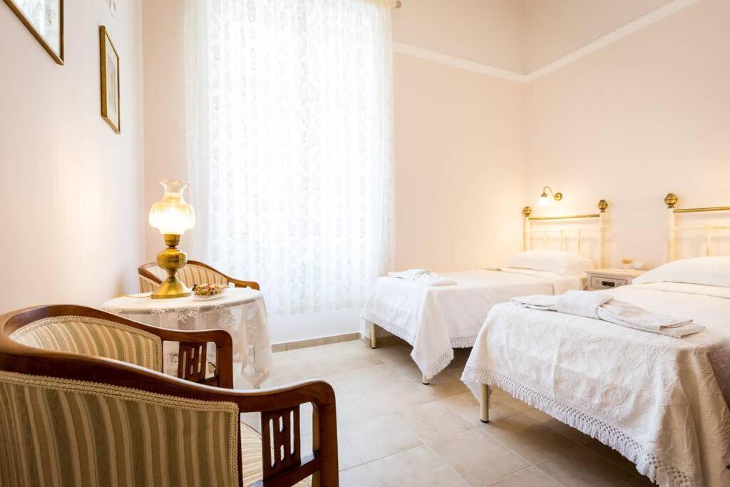 Neoclassical Flat With 2 Bedrooms In Pire Dış mekan fotoğraf