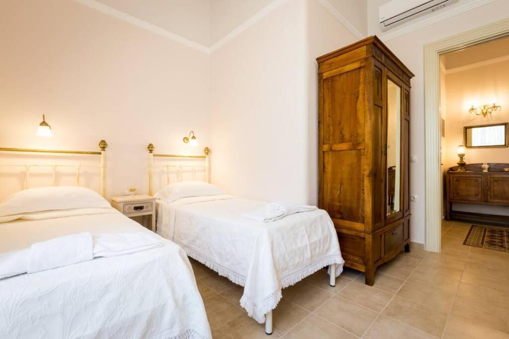 Neoclassical Flat With 2 Bedrooms In Pire Dış mekan fotoğraf